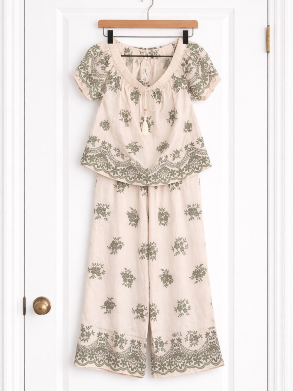 Boutique Brand ‘AZ’ Boho Floral Embroidered Pantsuit in Cream & Sage Sz L/XL